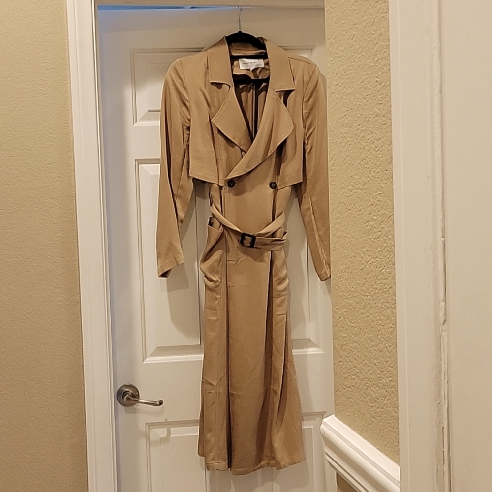 NWOT Lightweight "Cupcakes & Cashmere" Trench Coat